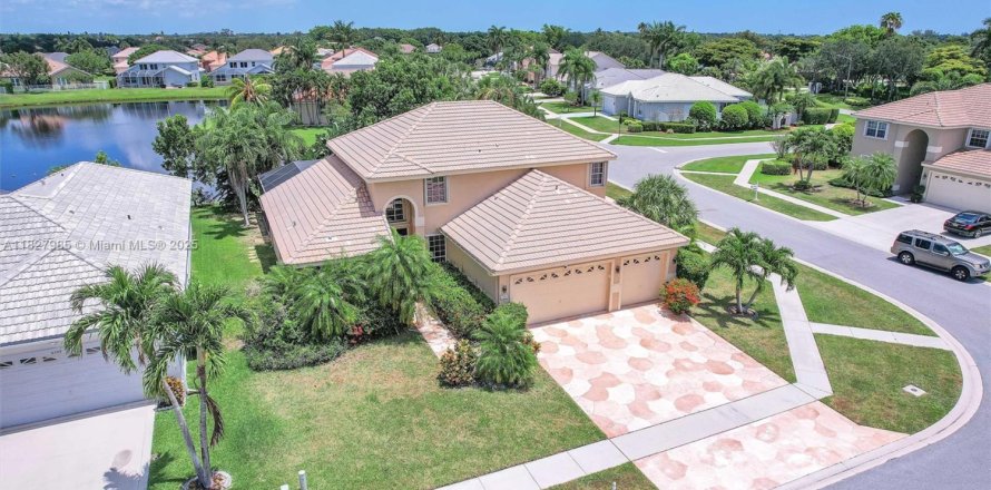 House in Lake Worth, Florida 5 bedrooms, 260.96 sq.m. № 1804421