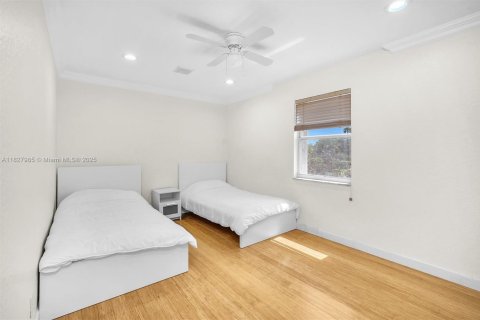 House in Lake Worth, Florida 5 bedrooms, 260.96 sq.m. № 1804421 - photo 19