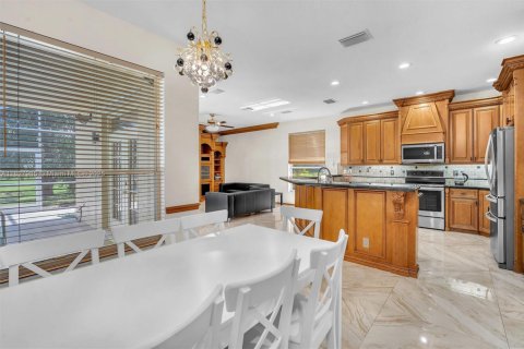 House in Lake Worth, Florida 5 bedrooms, 260.96 sq.m. № 1804421 - photo 11
