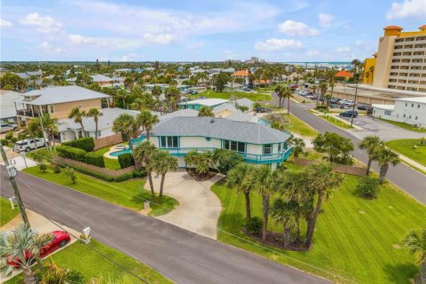 House in New Smyrna Beach, Florida 4 bedrooms, 245.08 sq.m. № 2151513
