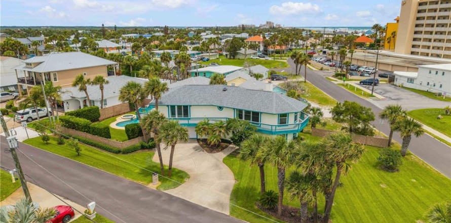 House in New Smyrna Beach, Florida 4 bedrooms, 245.08 sq.m. № 2151513