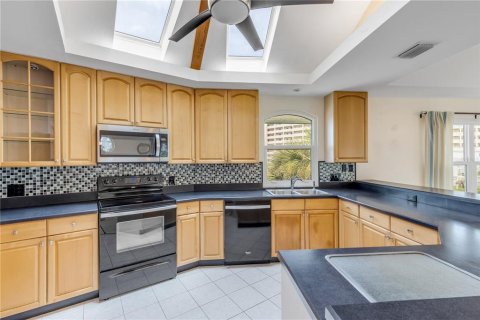 House in New Smyrna Beach, Florida 4 bedrooms, 245.08 sq.m. № 2151513 - photo 28