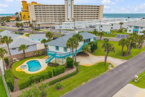 House in New Smyrna Beach, Florida 4 bedrooms, 245.08 sq.m. № 2151513 - photo 5