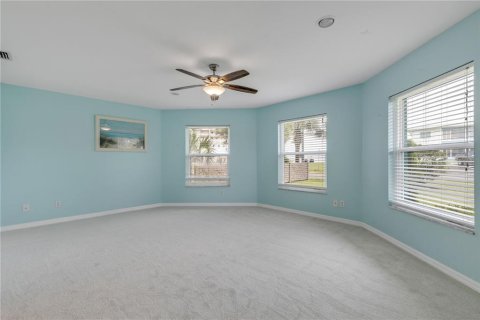 House in New Smyrna Beach, Florida 4 bedrooms, 245.08 sq.m. № 2151513 - photo 16