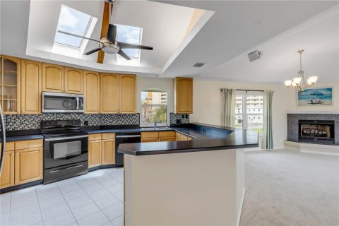 House in New Smyrna Beach, Florida 4 bedrooms, 245.08 sq.m. № 2151513 - photo 27