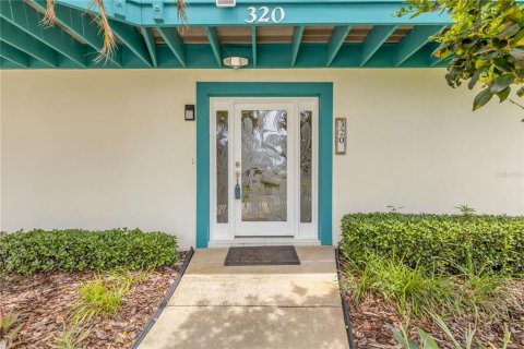 House in New Smyrna Beach, Florida 4 bedrooms, 245.08 sq.m. № 2151513 - photo 13