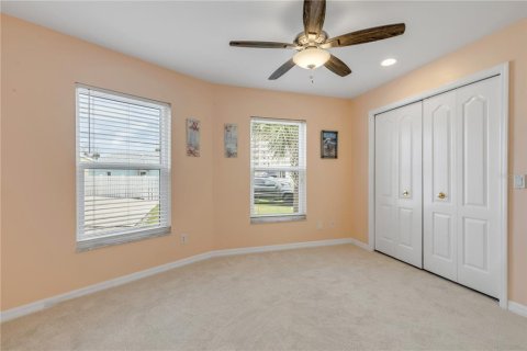 House in New Smyrna Beach, Florida 4 bedrooms, 245.08 sq.m. № 2151513 - photo 24