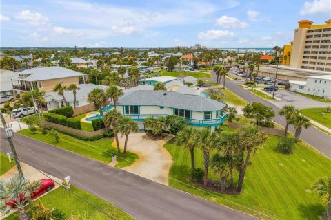 House in New Smyrna Beach, Florida 4 bedrooms, 245.08 sq.m. № 2151513 - photo 2