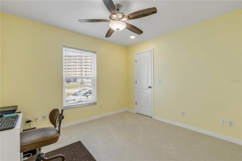House in New Smyrna Beach, Florida 4 bedrooms, 245.08 sq.m. № 2151513 - photo 21