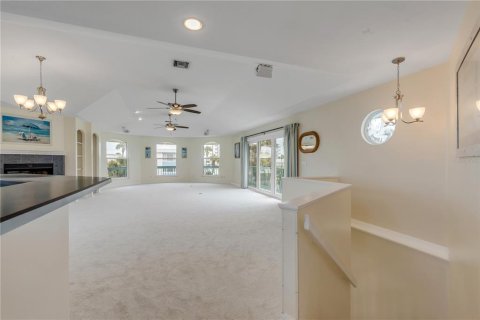 House in New Smyrna Beach, Florida 4 bedrooms, 245.08 sq.m. № 2151513 - photo 26