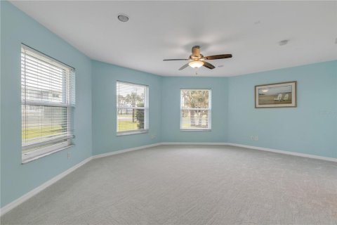 House in New Smyrna Beach, Florida 4 bedrooms, 245.08 sq.m. № 2151513 - photo 17