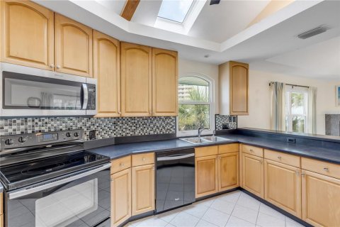 House in New Smyrna Beach, Florida 4 bedrooms, 245.08 sq.m. № 2151513 - photo 29