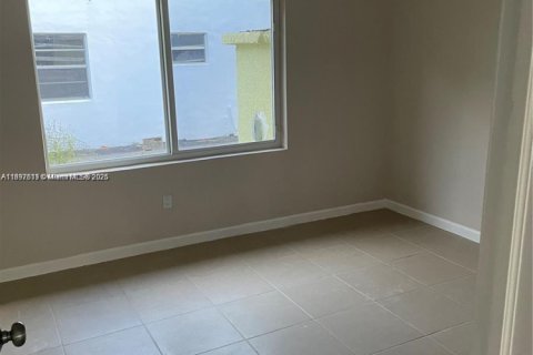 Appartement à louer à Miami, Floride: 1 chambre, 194.26 m2 № 1949127 - photo 6