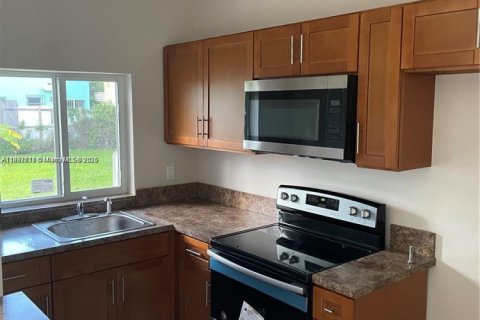 Appartement à louer à Miami, Floride: 1 chambre, 194.26 m2 № 1949127 - photo 3