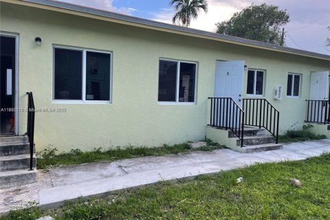 Appartement à louer à Miami, Floride: 1 chambre, 194.26 m2 № 1949127 - photo 2