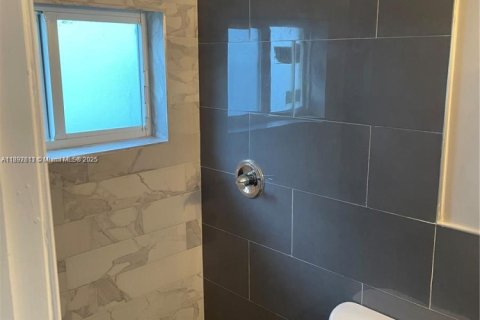 Appartement à louer à Miami, Floride: 1 chambre, 194.26 m2 № 1949127 - photo 7