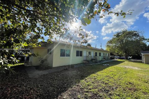 Appartement à louer à Miami, Floride: 1 chambre, 194.26 m2 № 1949127 - photo 1