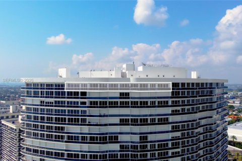 Condominio en Bal Harbour, Florida, 3 dormitorios  № 2010081