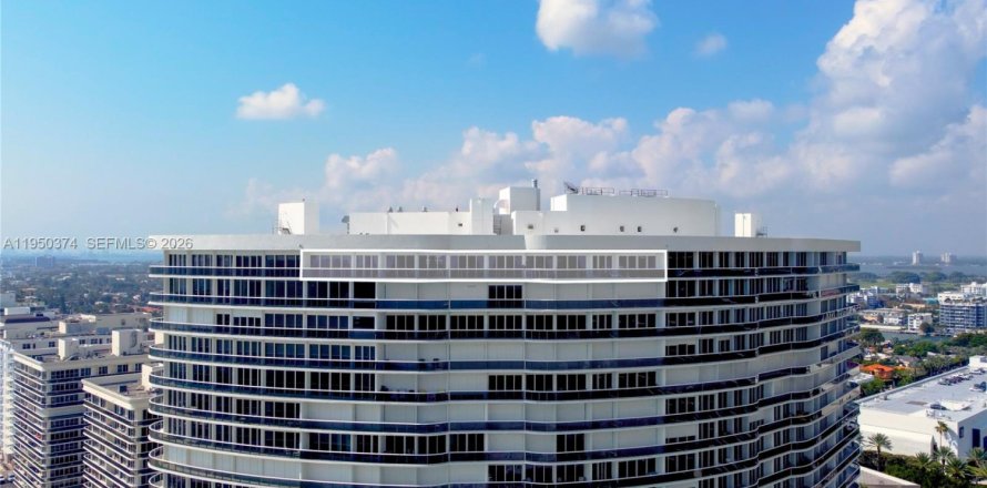 Кондоминиум с 3 спальнями в Бэл-Харбор, Флорида № 2010081