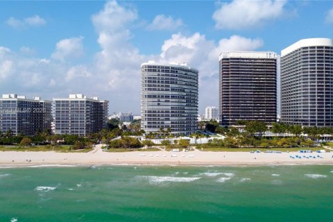 Купить кондоминиум в Бэл-Харбор, Флорида 3 спальни, 375.7м2, № 2010081 - фото 2