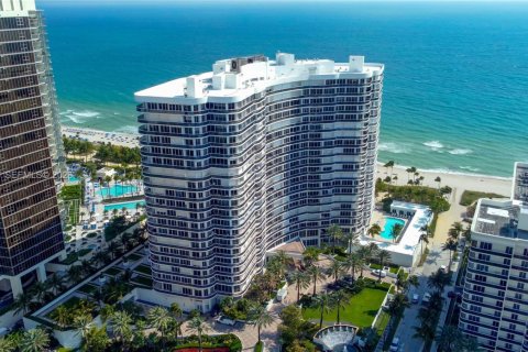 Купить кондоминиум в Бэл-Харбор, Флорида 3 спальни, 375.7м2, № 2010081 - фото 29