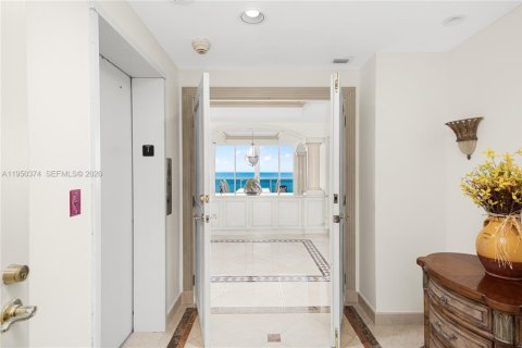 Купить кондоминиум в Бэл-Харбор, Флорида 3 спальни, 375.7м2, № 2010081 - фото 16