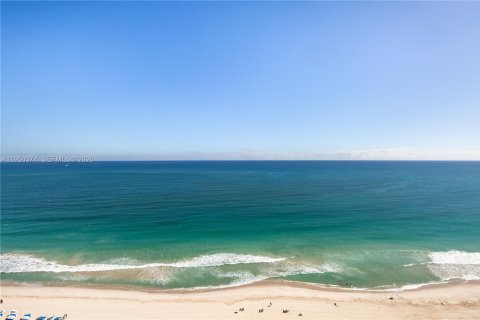 Купить кондоминиум в Бэл-Харбор, Флорида 3 спальни, 375.7м2, № 2010081 - фото 4