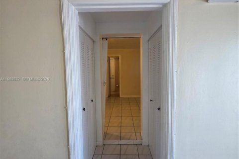 Снять в аренду коммерческую недвижимость в Майами, Флорида 1 спальня, 60.39м2, № 2047732 - фото 21