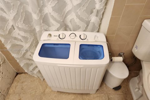 Снять в аренду коммерческую недвижимость в Майами, Флорида 1 спальня, 60.39м2, № 2047732 - фото 20