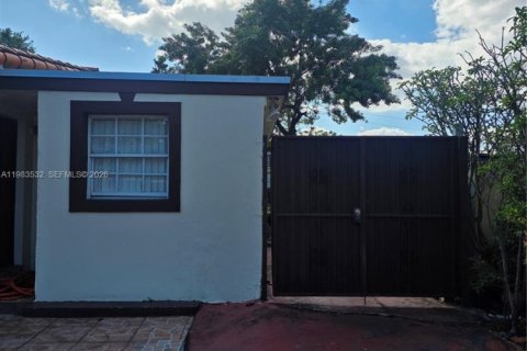 Commercial property in Miami, Florida 1 bedroom, 60.39 sq.m. № 2047732