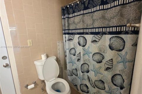 Снять в аренду коммерческую недвижимость в Майами, Флорида 1 спальня, 60.39м2, № 2047732 - фото 25