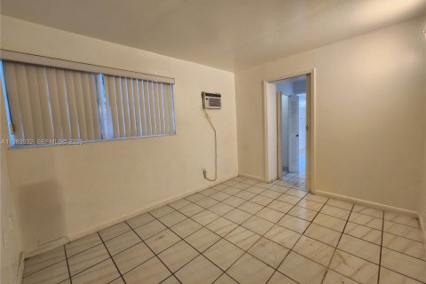 Снять в аренду коммерческую недвижимость в Майами, Флорида 1 спальня, 60.39м2, № 2047732 - фото 16