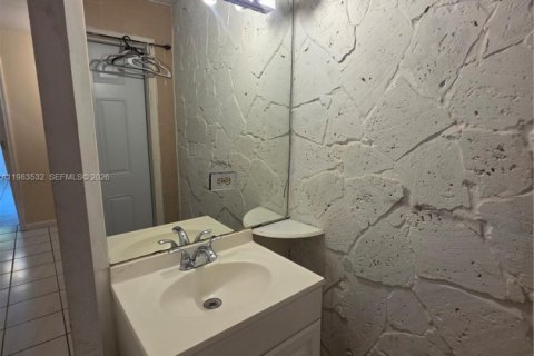 Снять в аренду коммерческую недвижимость в Майами, Флорида 1 спальня, 60.39м2, № 2047732 - фото 23