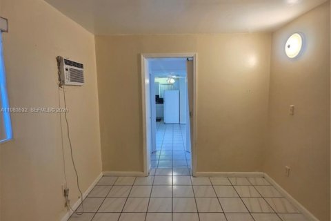 Снять в аренду коммерческую недвижимость в Майами, Флорида 1 спальня, 60.39м2, № 2047732 - фото 22