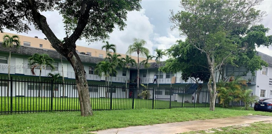 Condo in Hollywood, Florida, 1 bedroom  № 1990348