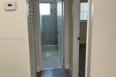 Condo in Hollywood, Florida, 1 bedroom  № 1990348 - photo 6