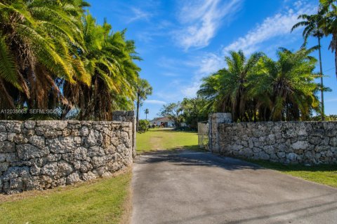 Villa ou maison à vendre à Miami, Floride: 2 chambres, 199.37 m2 № 2085470 - photo 17