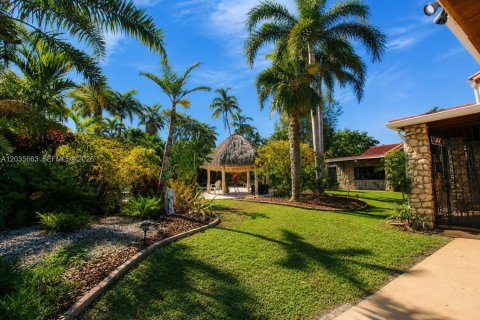 Villa ou maison à vendre à Miami, Floride: 2 chambres, 199.37 m2 № 2085470 - photo 23