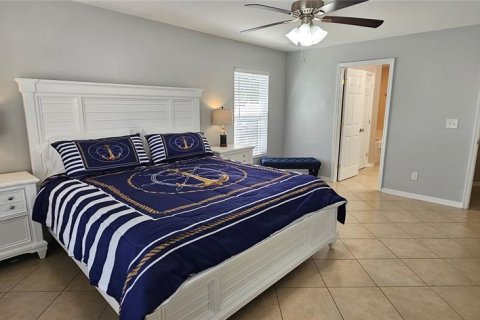 House in Cape Coral, Florida 4 bedrooms, 201.32 sq.m. № 1903196 - photo 23