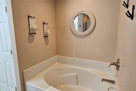 House in Cape Coral, Florida 4 bedrooms, 201.32 sq.m. № 1903196 - photo 19