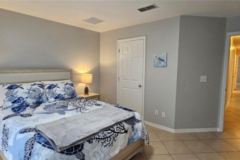 House in Cape Coral, Florida 4 bedrooms, 201.32 sq.m. № 1903196 - photo 16