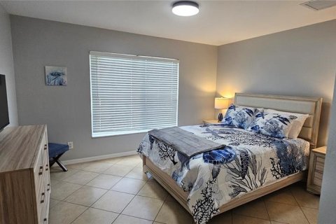 House in Cape Coral, Florida 4 bedrooms, 201.32 sq.m. № 1903196 - photo 15