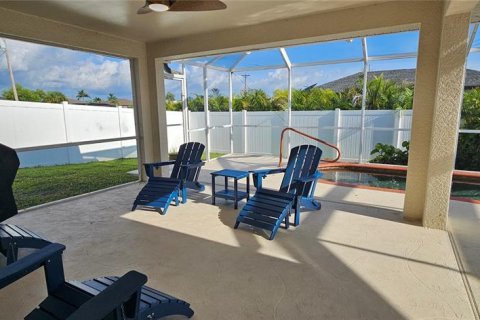 House in Cape Coral, Florida 4 bedrooms, 201.32 sq.m. № 1903196 - photo 4