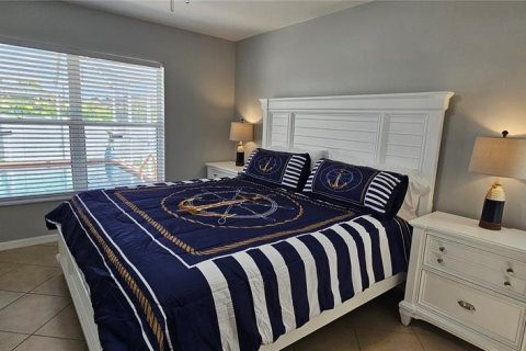 House in Cape Coral, Florida 4 bedrooms, 201.32 sq.m. № 1903196 - photo 22