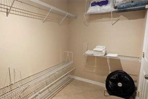 House in Cape Coral, Florida 4 bedrooms, 201.32 sq.m. № 1903196 - photo 18