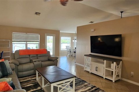 House in Cape Coral, Florida 4 bedrooms, 201.32 sq.m. № 1903196 - photo 30