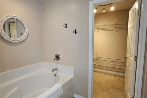 House in Cape Coral, Florida 4 bedrooms, 201.32 sq.m. № 1903196 - photo 20