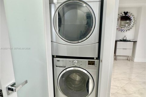 Купить кондоминиум в Форт-Лодердейл, Флорида 2 спальни, 150.5м2, № 2078225 - фото 23