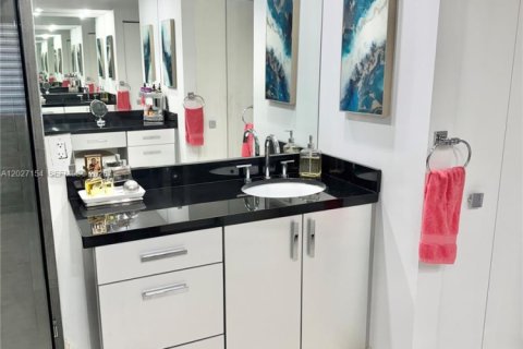 Купить кондоминиум в Форт-Лодердейл, Флорида 2 спальни, 150.5м2, № 2078225 - фото 17