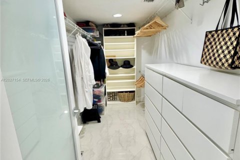 Купить кондоминиум в Форт-Лодердейл, Флорида 2 спальни, 150.5м2, № 2078225 - фото 21